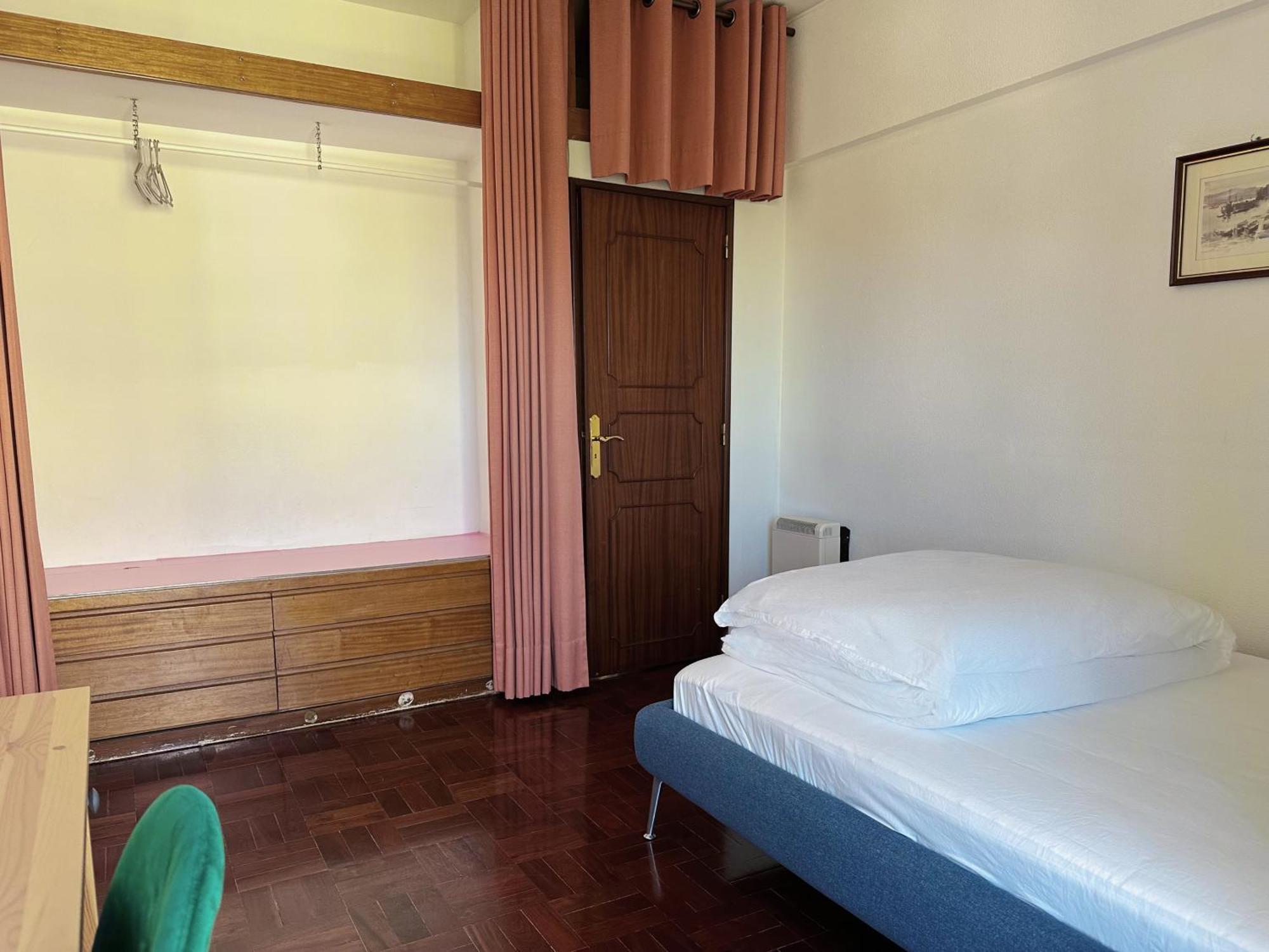 Cozy Room Near Metro & Airport Lisbon Exterior photo